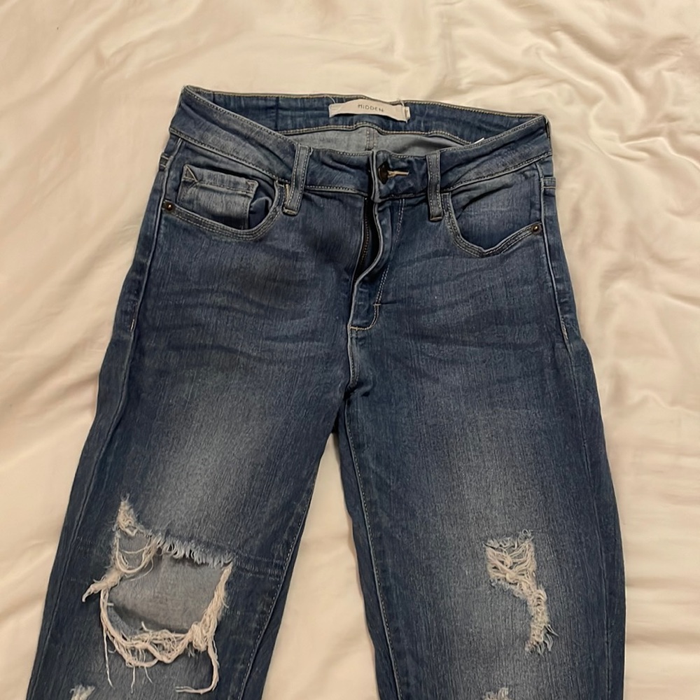Brand hidden size 27 jeans with holes super cute soft fabric